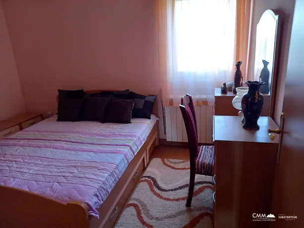 Drei -Story -geräumiges Haus in Tivat