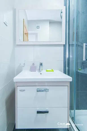 Luxuriöses Haus mit Apartments in Stoliv, nur einen Schritt vom Meer entfernt!