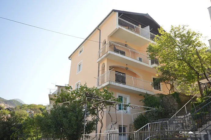 Geräumige 85m2 Wohnung mit 3 Schlafzimmern und Meerblick in Herceg Novi