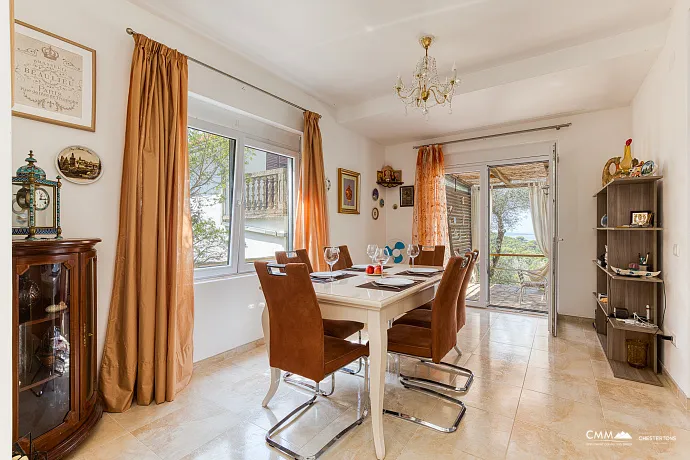 Elegantes Haus mit atemberaubendem Blick auf die Bucht von Kotor in Herceg Novi