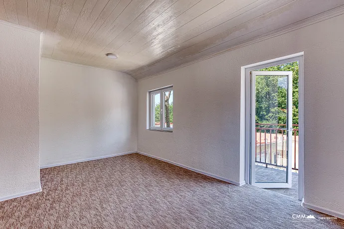 Zweifamilienhaus mit traumhaftem Blick auf die Adria. Perfekt für Eigennutzung oder als Kapitalanlage.
