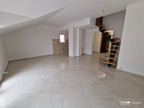 Maisonette-Wohnung mit drei Schlafzimmern in Igalo mit Meerblick