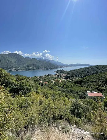 Urbanisiertes Grundstück in Herceg Novi mit Meerblick