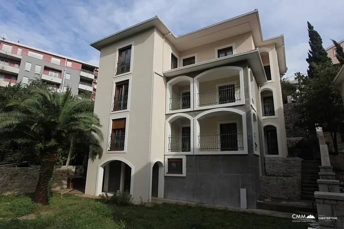 Neues Haus in Becici