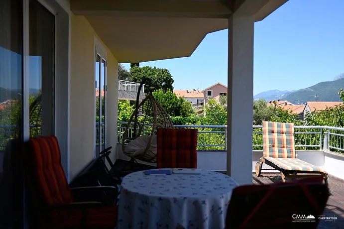 Villa in einer geschlossenen Anlage mit Panoramablick auf das Meer