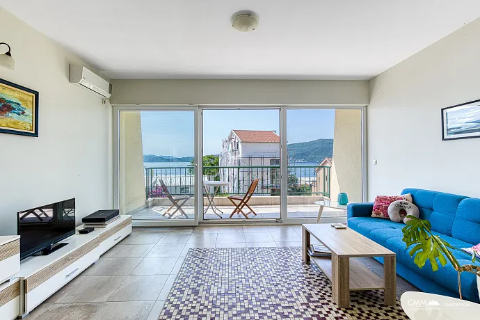 Wohnung mit Meerblick, Bijela