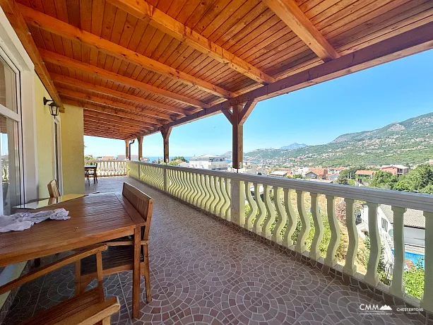 Dreistöckiges Haus in Dobra Voda 308m2