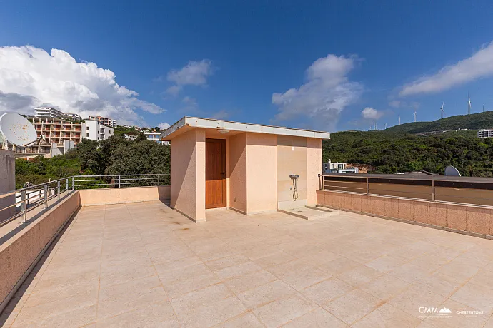 Geräumiges Haus in Utjeha mit Panoramablick auf das Meer