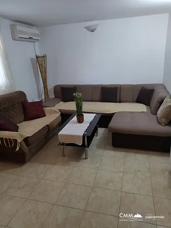 Drei -Story -geräumiges Haus in Tivat