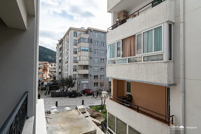 Wohnung mit 42 m² und Parkplatz im Zentrum von Budva in einem neuen Gebäude