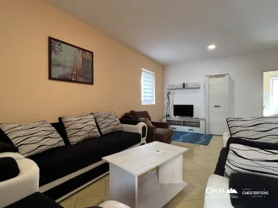 Geräumige Wohnung 54m2 mit teilweisem Meerblick in Herceg Novi, Bijela