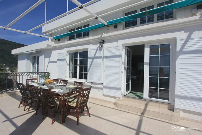 Luxusvilla mit Meerblick