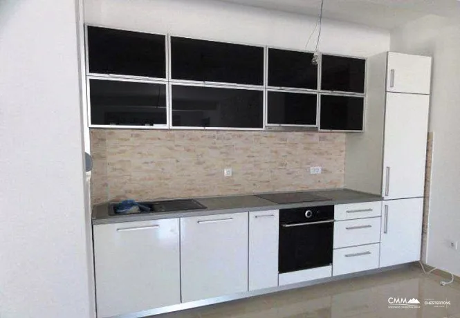 Einzimmerwohnung in Dobrota mit Meerblick