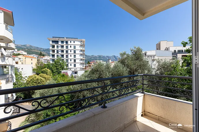 Geräumige 64 m² Wohnung mit Meerblick in Bečići