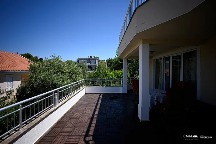 Villa in einer geschlossenen Anlage mit Panoramablick auf das Meer