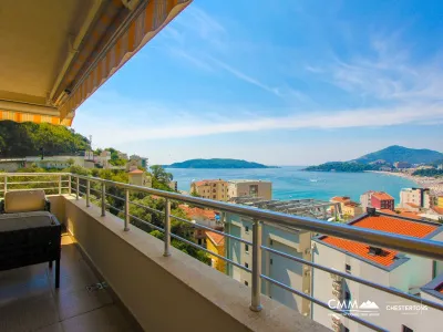 Apartment mit Panoramablick auf das Meer und Garagenplatz in Rafailovici