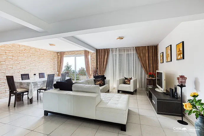 61m² große 2-Zimmer-Wohnung mit Meerblick – Seoce, Budva