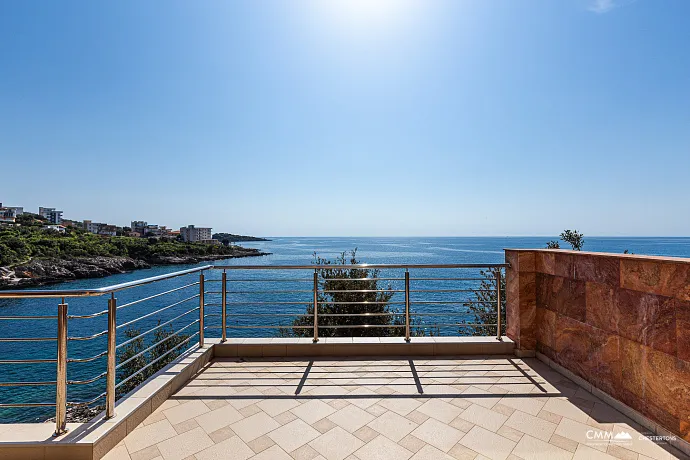 Geräumiges Haus in Utjeha mit Panoramablick auf das Meer