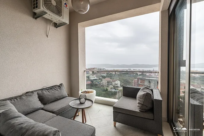 Geräumige Wohnung mit Meerblick in Tivat, Stadtteil Mažina