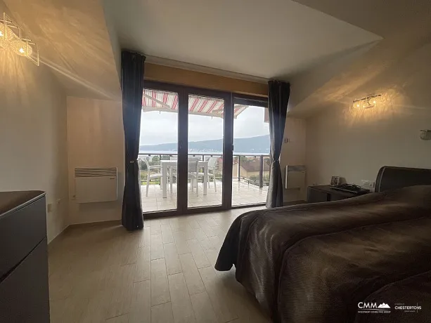 Zu verkaufende Wohnung in Bijela mit Meerblick