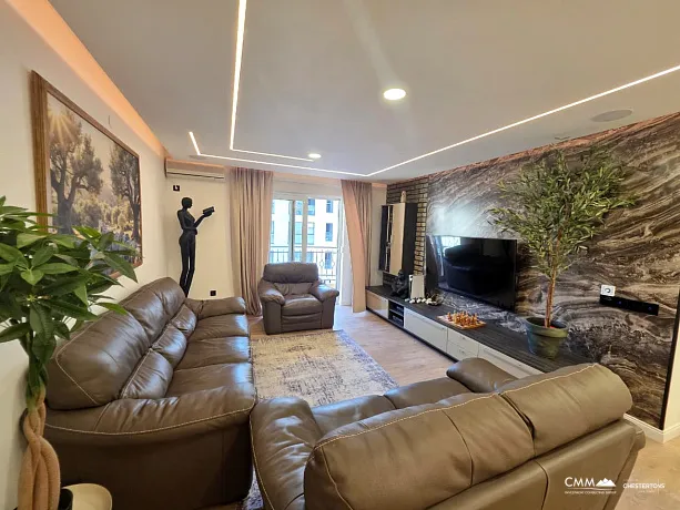 Luxuriöse Drei-Zimmer-Wohnung mit Sauna, 300 Meter vom Meer entfernt – Bečići (107 m²)