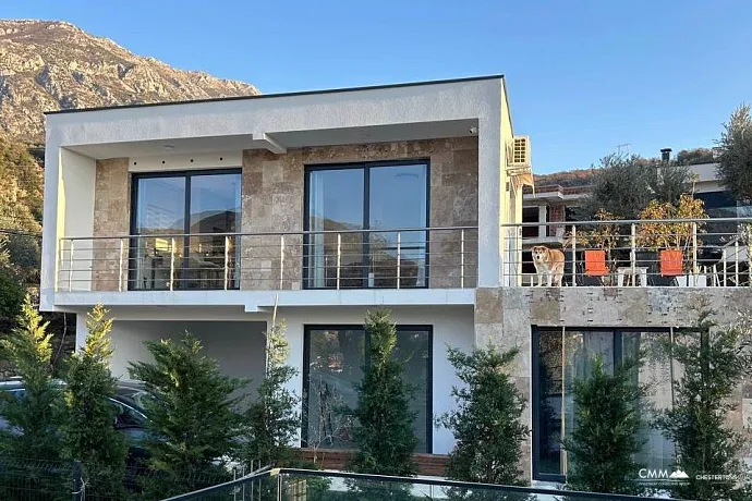 Moderne Villa mit atemberaubendem Meerblick in Bar