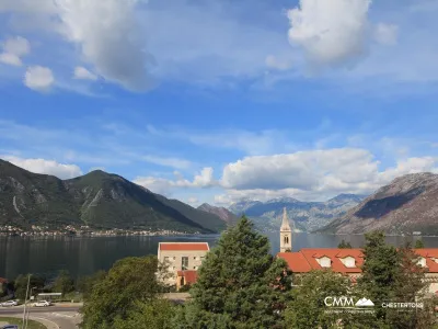 Wohnung mit unglaublicher Aussicht in Dobrota
