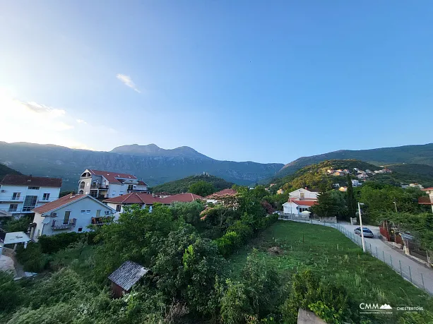 Haus mit 10 Wohnungen in Herceg Novi, Zelenika