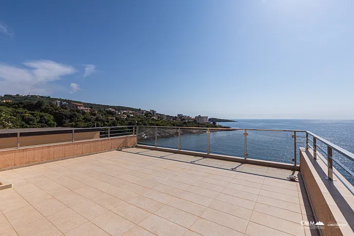 Geräumiges Haus in Utjeha mit Panoramablick auf das Meer