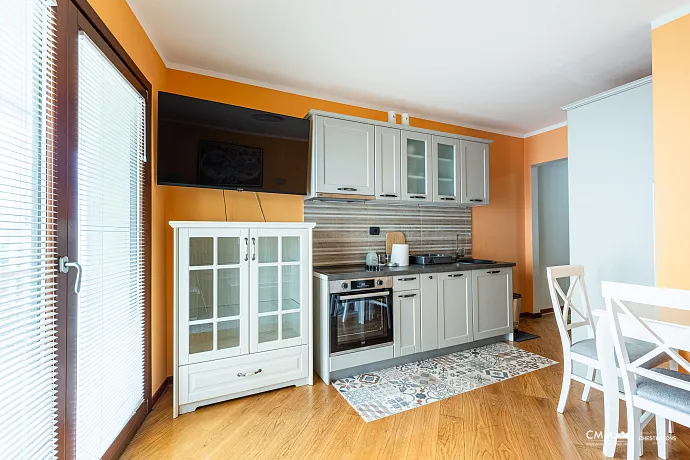 6752 Zwei Wohnungen je 57 m² in Rafailovići, erste Reihe