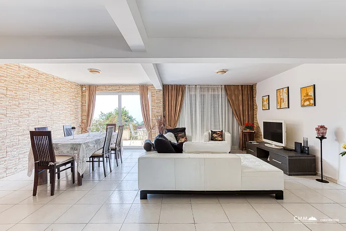 61m² große 2-Zimmer-Wohnung mit Meerblick – Seoce, Budva