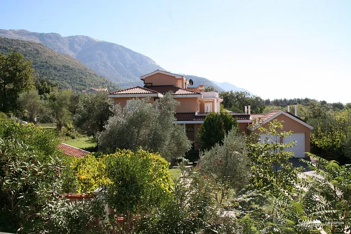 Luxusvilla mit Pool in Kotor