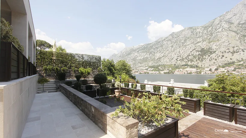 Neues Haus am Meer in Muo Kotor