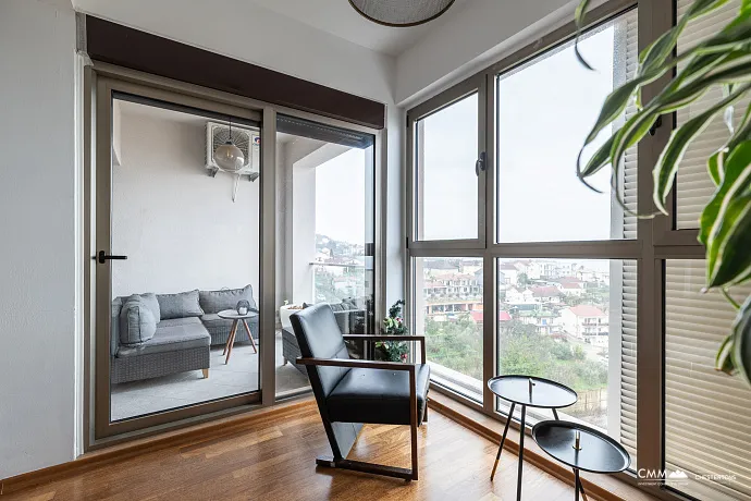 Geräumige Wohnung mit Meerblick in Tivat, Stadtteil Mažina