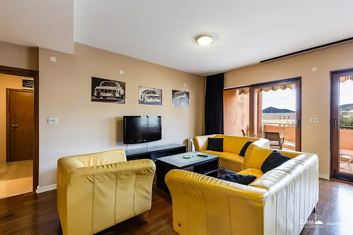Zwei-Zimmer-Wohnung 84 m² in Pržno – Komfort und Gemütlichkeit am Meer