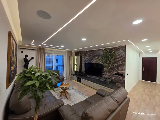 Luxuriöse Drei-Zimmer-Wohnung mit Sauna, 300 Meter vom Meer entfernt – Bečići (107 m²)