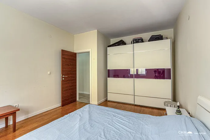 Wohnung mit Meerblick, Bijela
