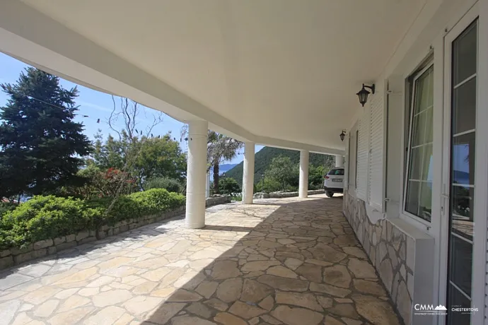 Luxusvilla mit Meerblick