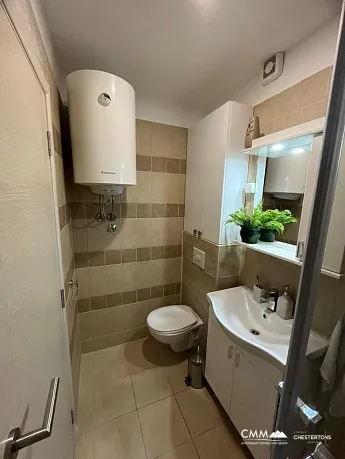Zu verkaufen ist eine Wohnung mit zwei Schlafzimmern in Kotor in der Nähe des Meeres
