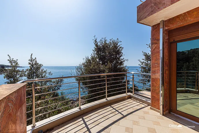 Geräumiges Haus in Utjeha mit Panoramablick auf das Meer