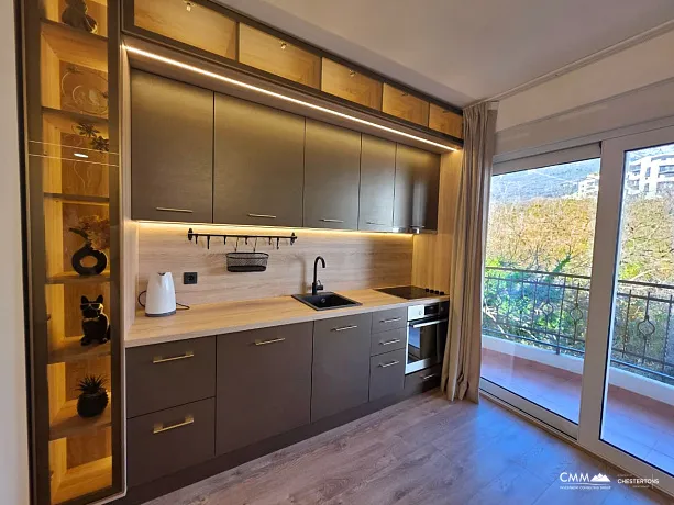 Luxuriöse Drei-Zimmer-Wohnung mit Sauna, 300 Meter vom Meer entfernt – Bečići (107 m²)