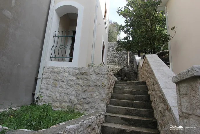 Neues Haus in Becici