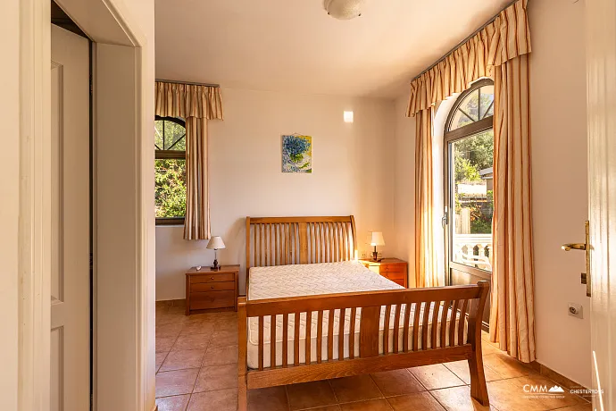 Gemütliche Wohnung in Bigovo direkt am Meer — mit Terrasse und Meerblick