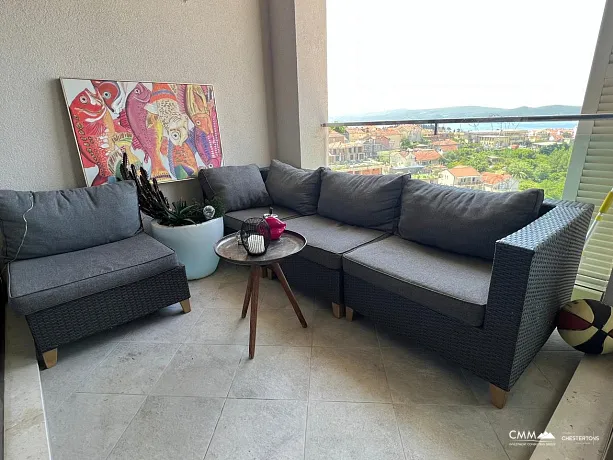 Geräumige Wohnung mit Meerblick in Tivat, Stadtteil Mažina