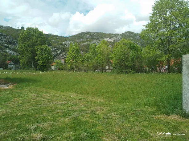 Grundstück in Cetinje