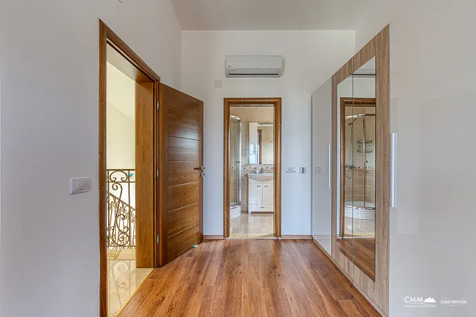 Elegantes Haus mit atemberaubendem Blick auf die Bucht von Kotor in Herceg Novi