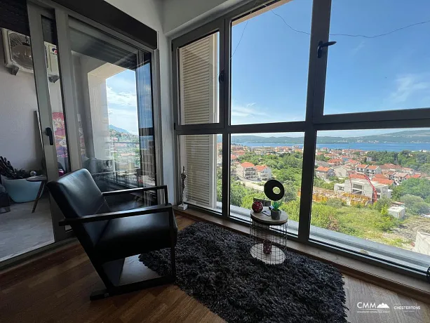 Geräumige Wohnung mit Meerblick in Tivat, Stadtteil Mažina