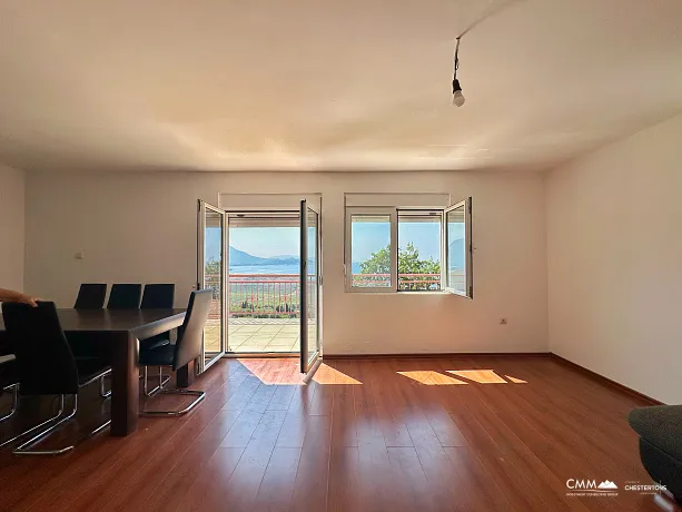 Dreistöckiges Haus mit Meerblick in Zagradje