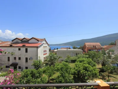 Haus in Herceg Novi mit großem Garten