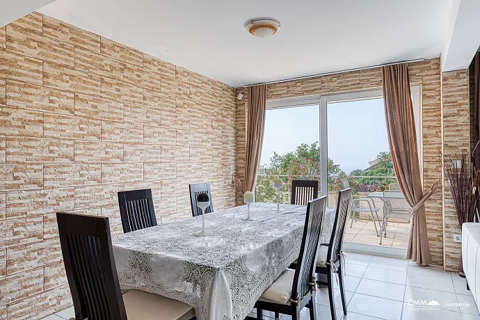 61m² große 2-Zimmer-Wohnung mit Meerblick – Seoce, Budva